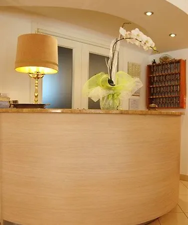 Bamar Hotel 3*